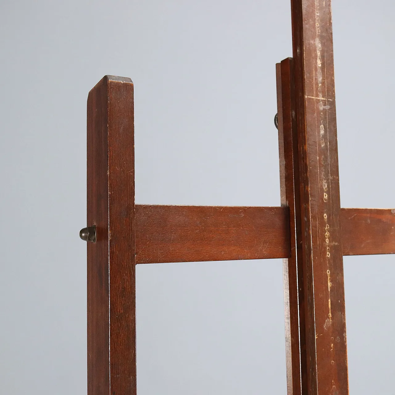 Large painter's easel in walnut-stained beech, 20th century 5
