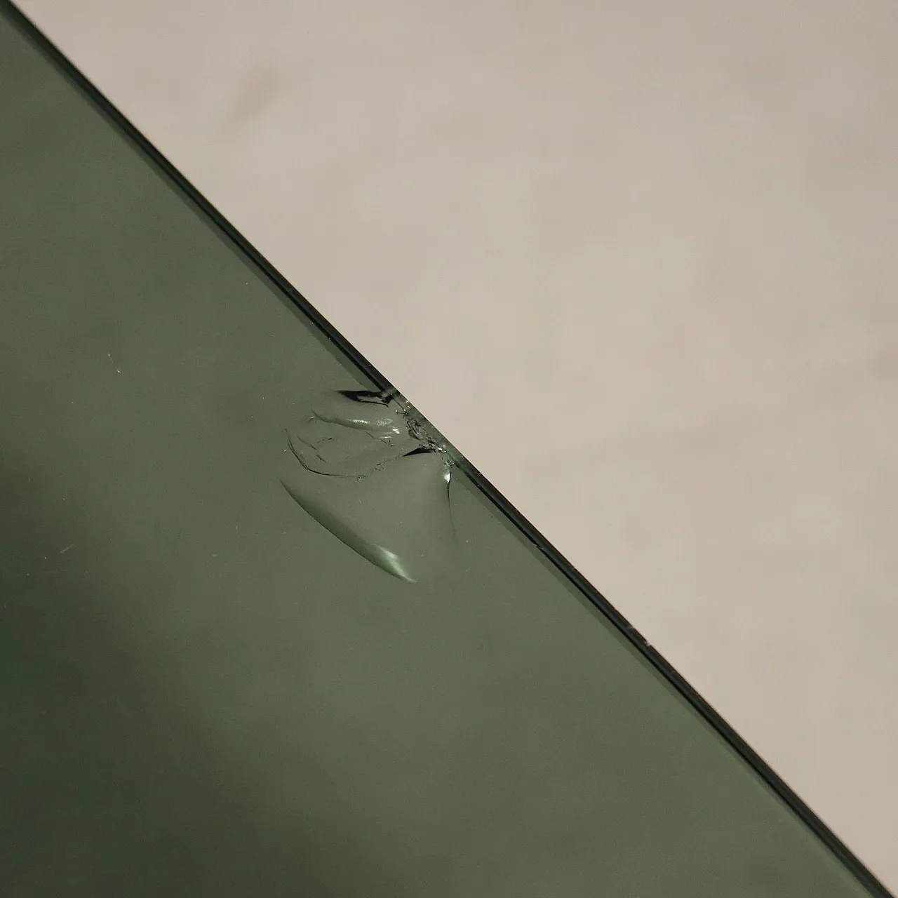 Glass coffee table on capital base, 20th century 9
