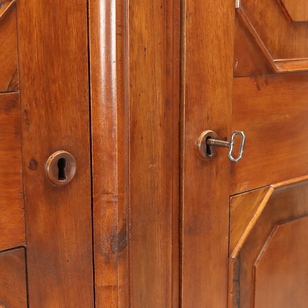 Umbertino wardrobe in walnut, 19th century 10