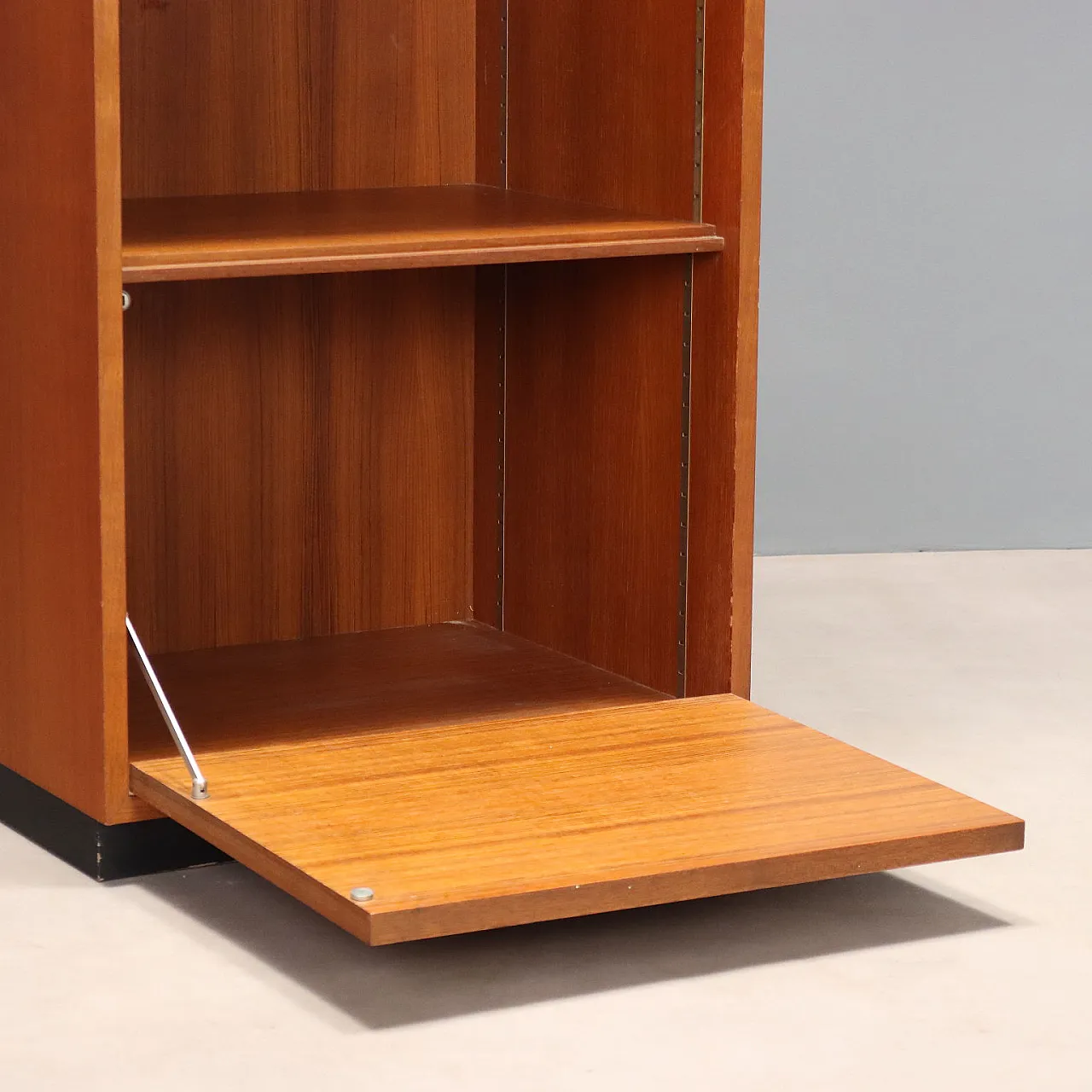 Swiss design bookcase, 1960s 4