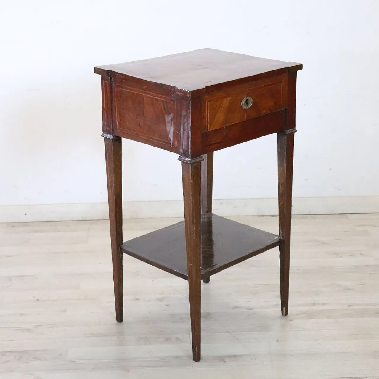Comodino antico in noce, '700 2