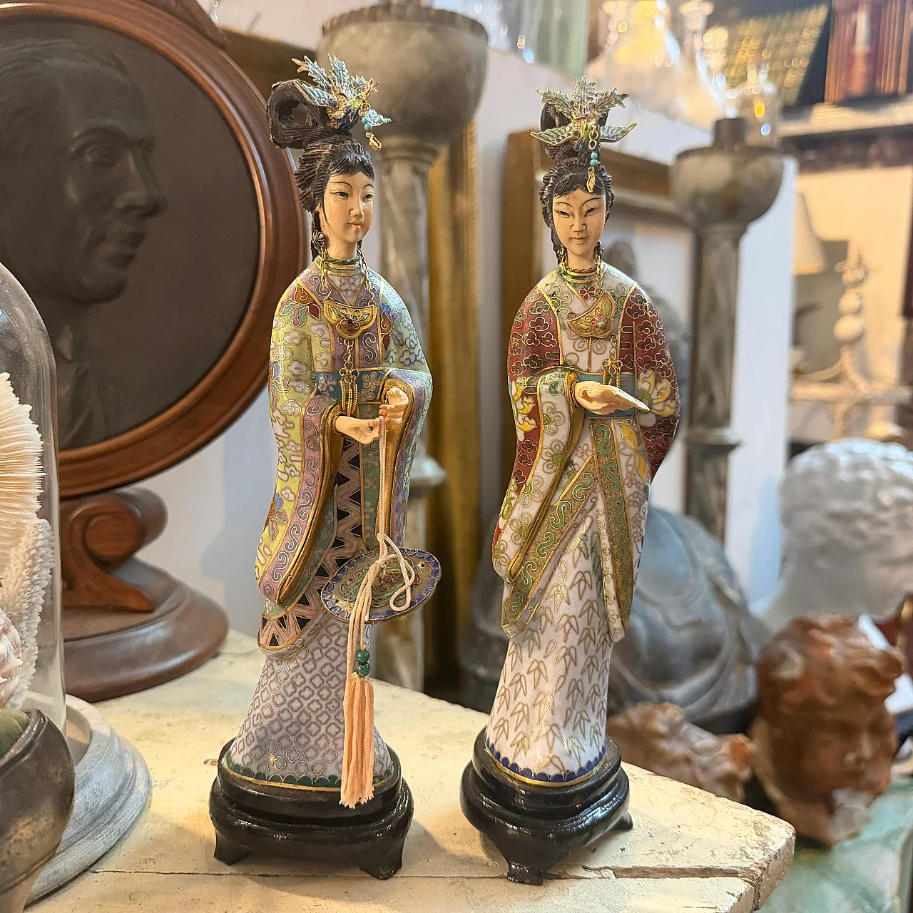 Pair of Chinese export cloisonnè traditional figures of woman, 1960s 2