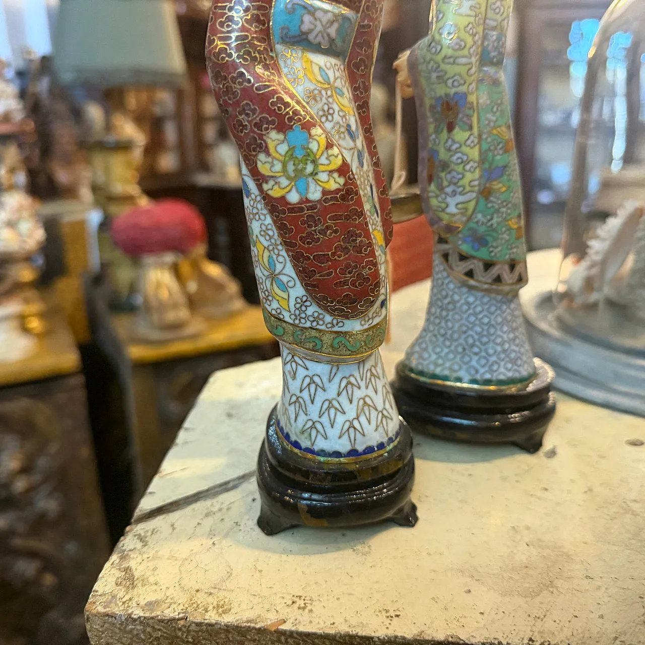 Pair of Chinese export cloisonnè traditional figures of woman, 1960s 9