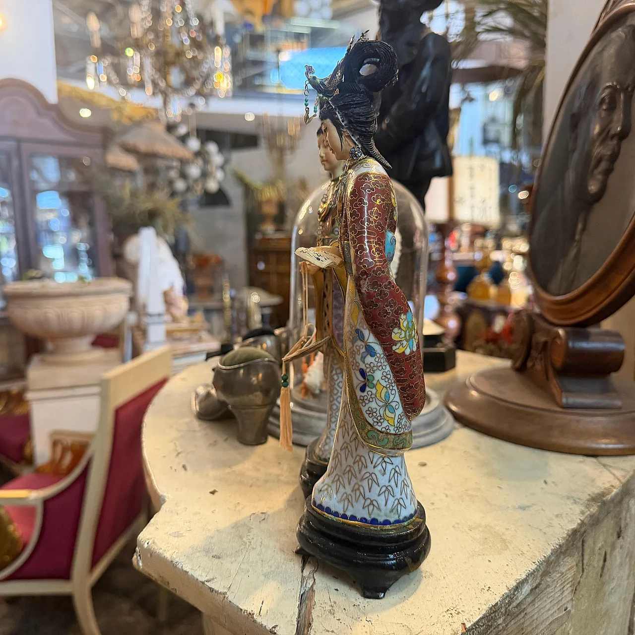 Pair of Chinese export cloisonnè traditional figures of woman, 1960s 10