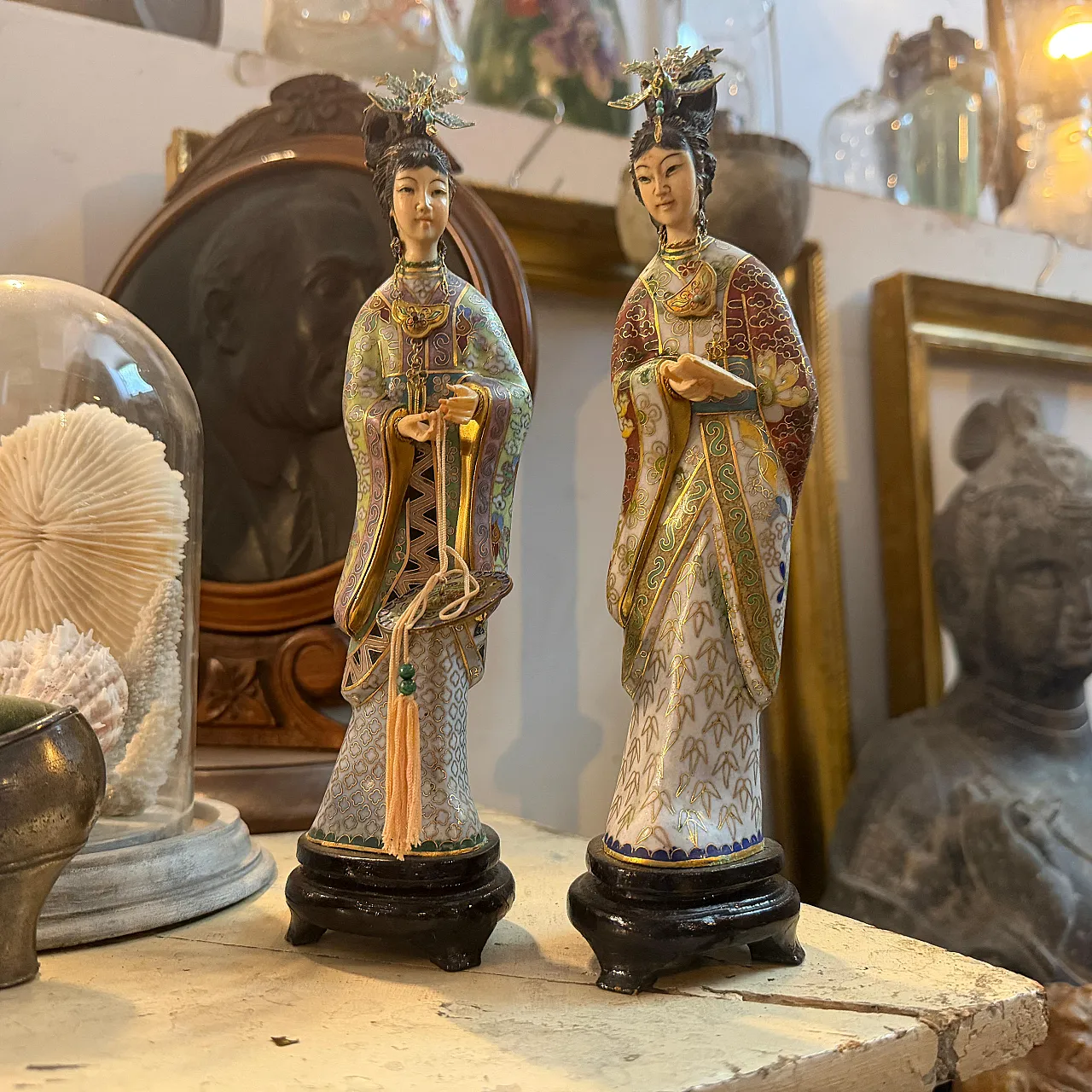 Pair of Chinese export cloisonnè traditional figures of woman, 1960s 12