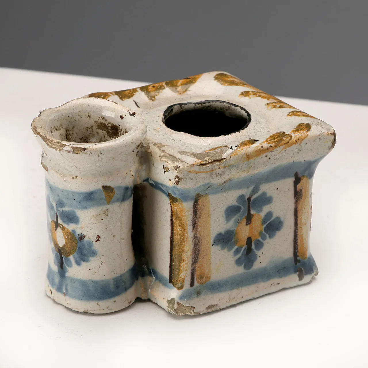 Majolica inkwell and powder spreader, 18th century 4