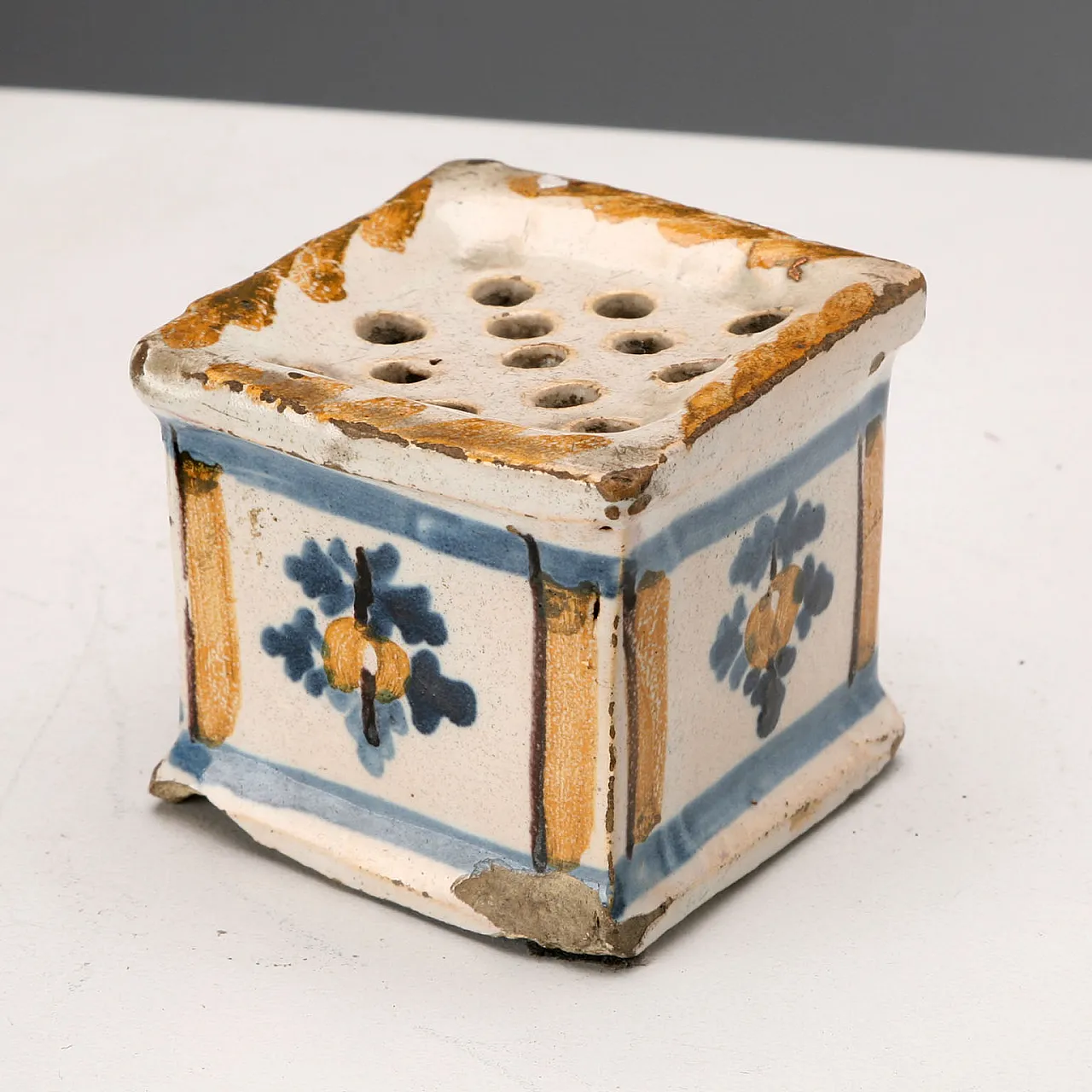 Majolica inkwell and powder spreader, 18th century 6