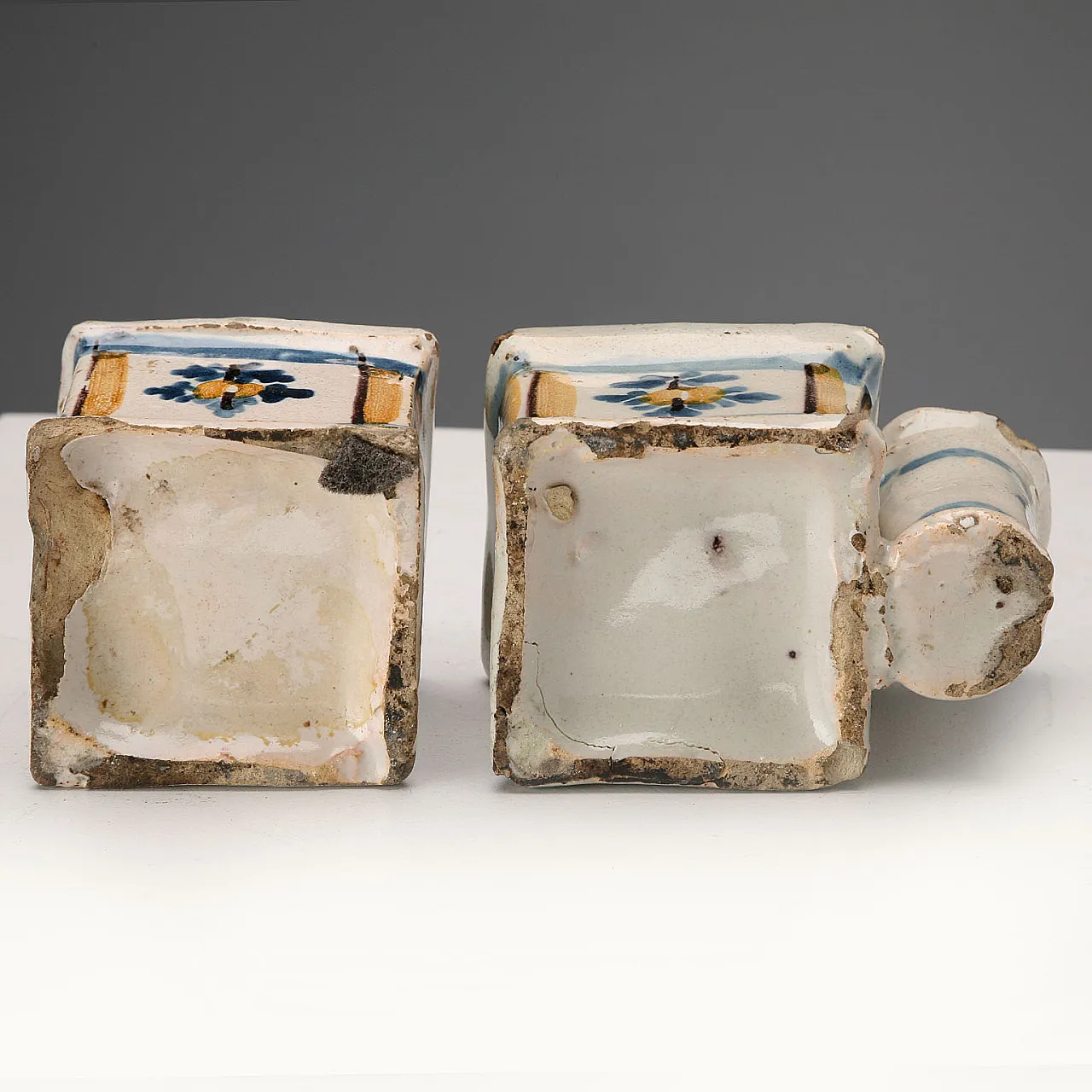 Majolica inkwell and powder spreader, 18th century 8