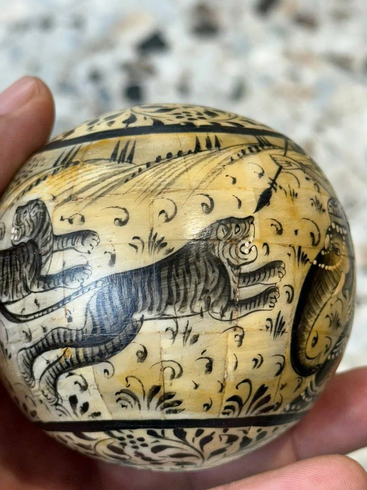 Capolavoro indiano Mughal, sfera in avorio dipinta, '700 5