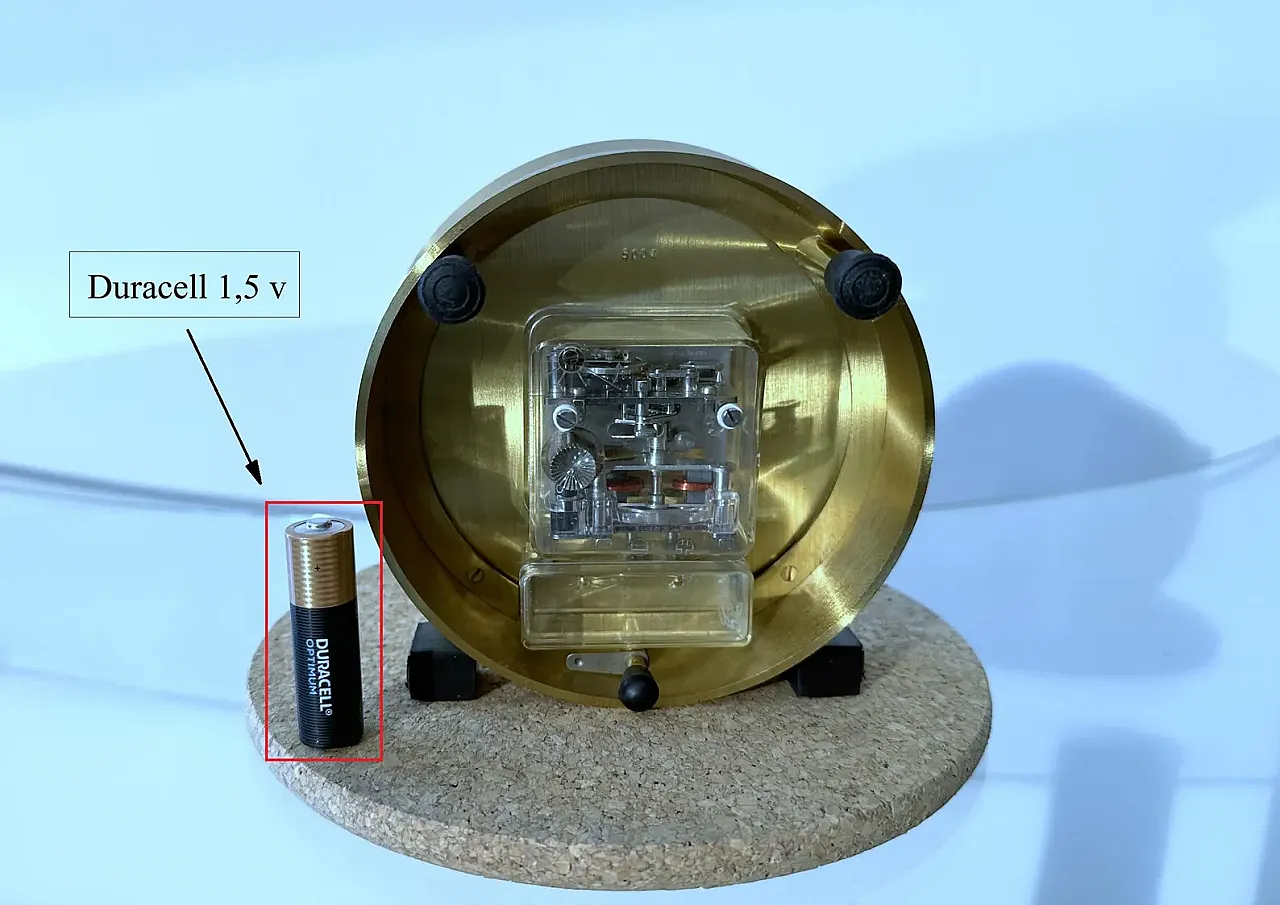 Jaeger LeCoultre table clock, Portescap REF. 5004, 1950s 9