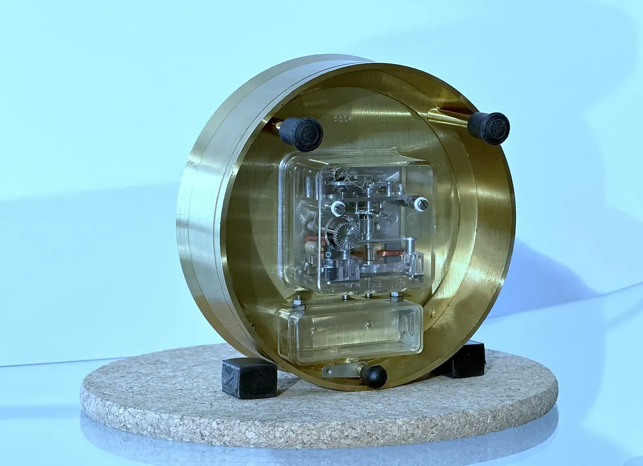Jaeger LeCoultre table clock, Portescap REF. 5004, 1950s 10
