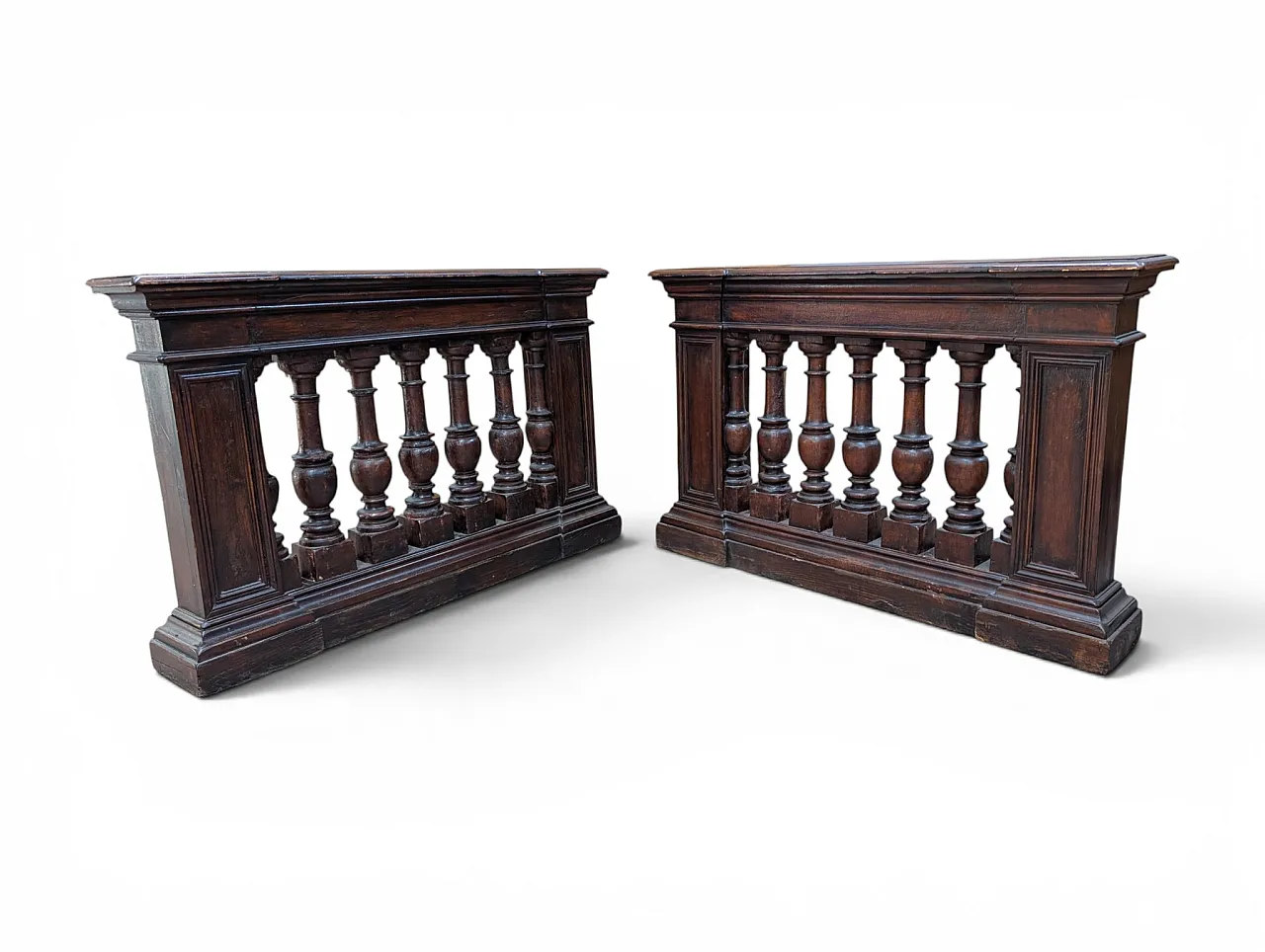 Coppia di balaustre in legno di noce, '700 1
