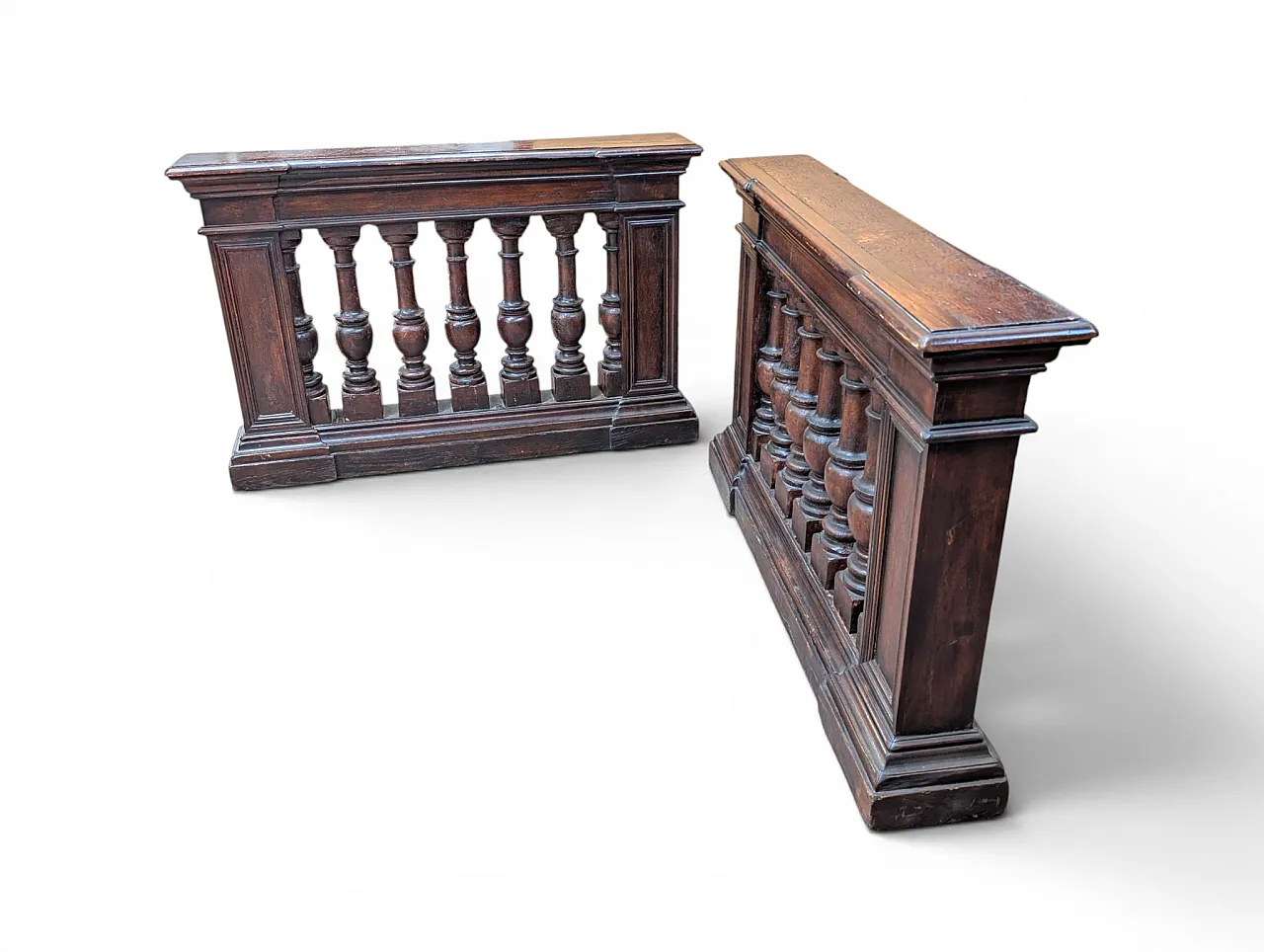 Coppia di balaustre in legno di noce, '700 2