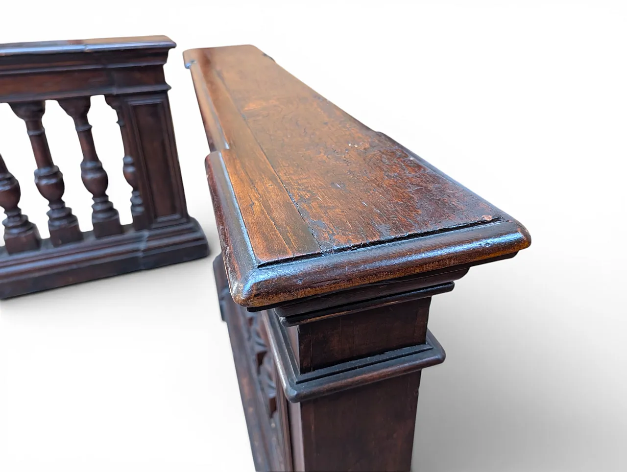 Coppia di balaustre in legno di noce, '700 3