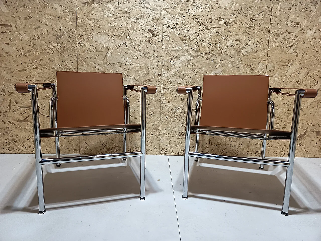 Pair of LC1 armchairs by Alivar in Cognac natural leather, 2000s 1