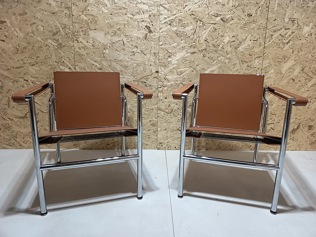 Pair of LC1 armchairs by Alivar in Cognac natural leather, 2000s 2