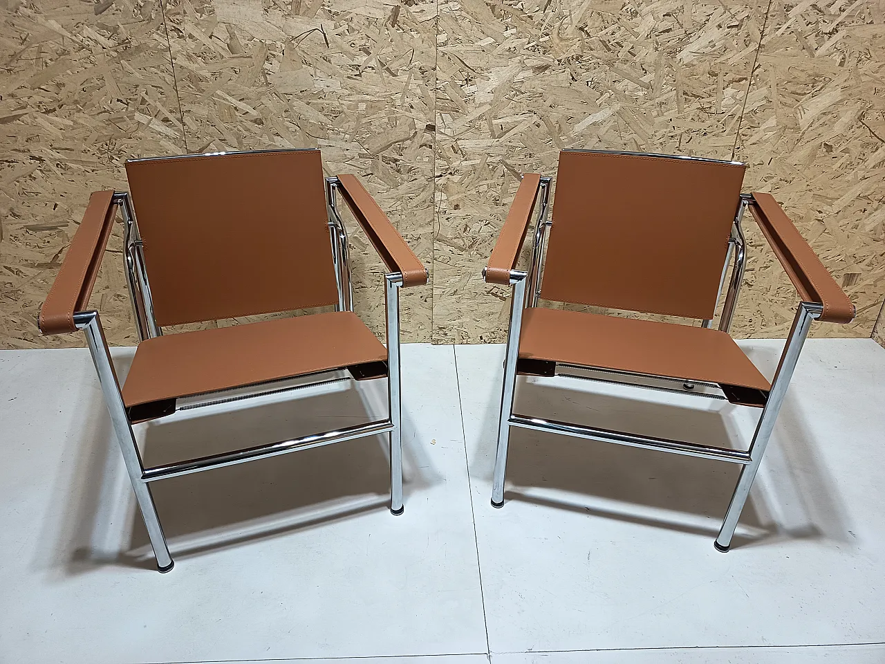 Pair of LC1 armchairs by Alivar in Cognac natural leather, 2000s 4