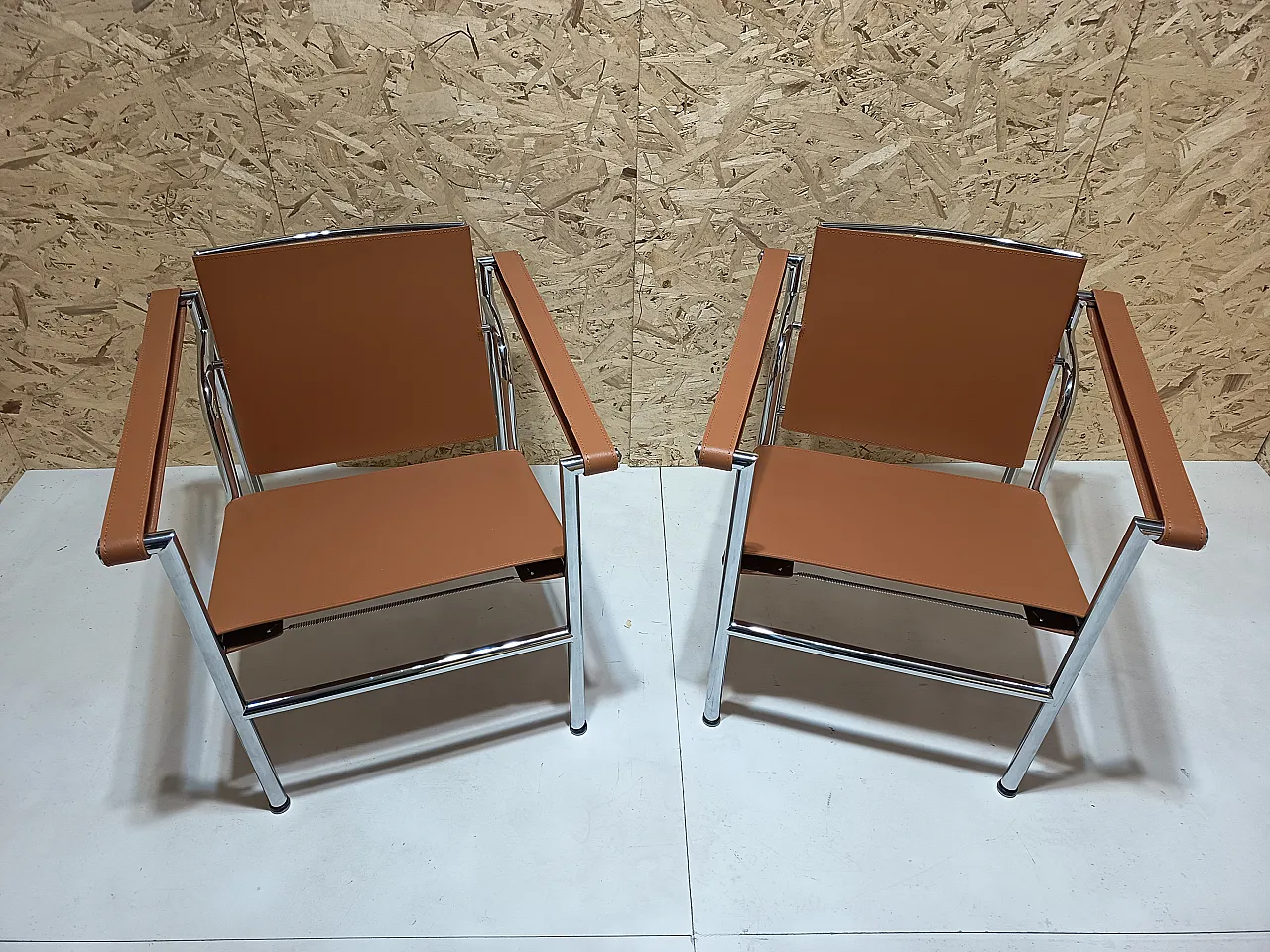 Pair of LC1 armchairs by Alivar in Cognac natural leather, 2000s 5