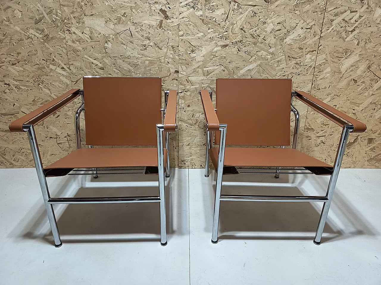 Pair of LC1 armchairs by Alivar in Cognac natural leather, 2000s 7