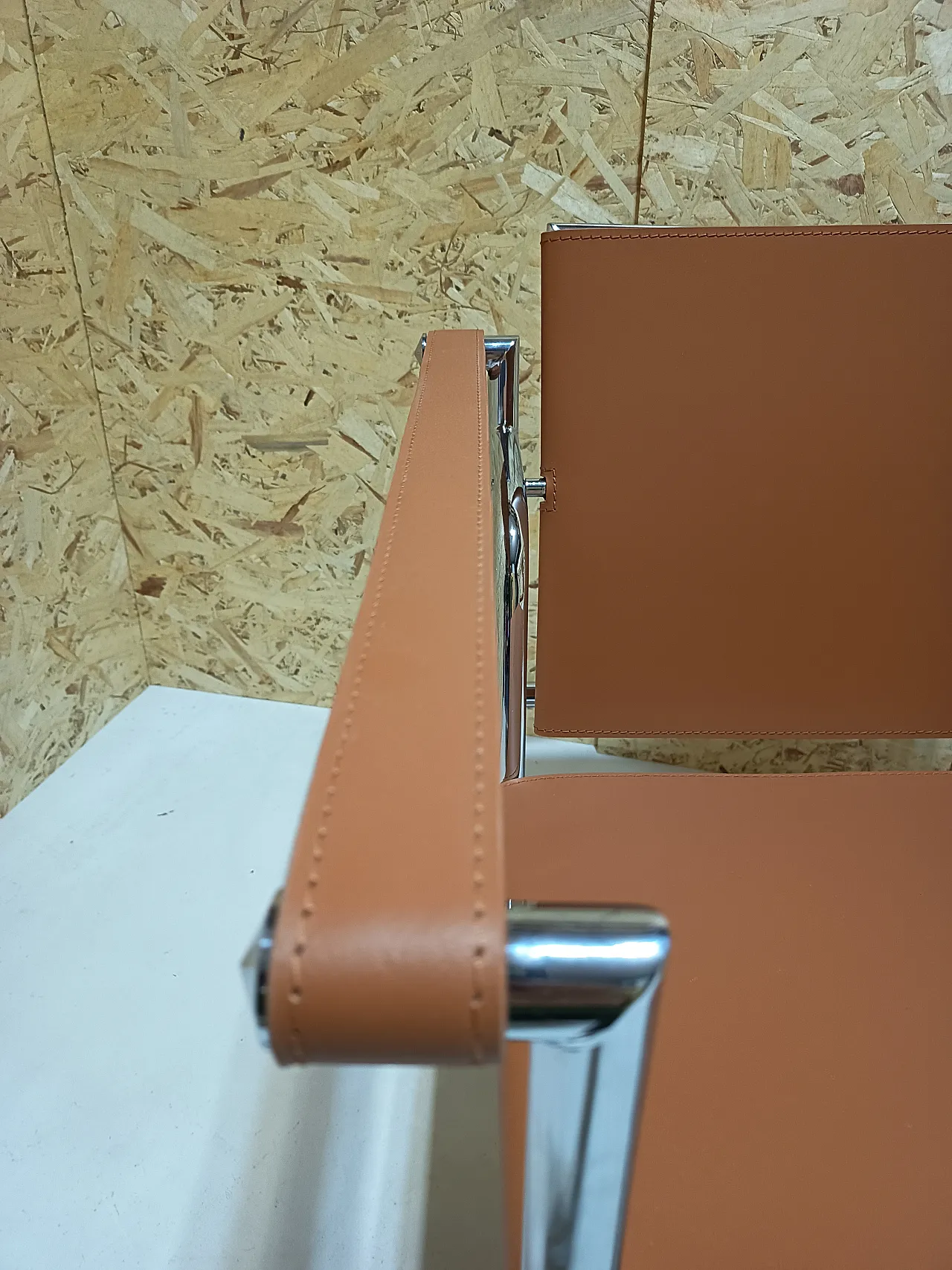 Pair of LC1 armchairs by Alivar in Cognac natural leather, 2000s 9