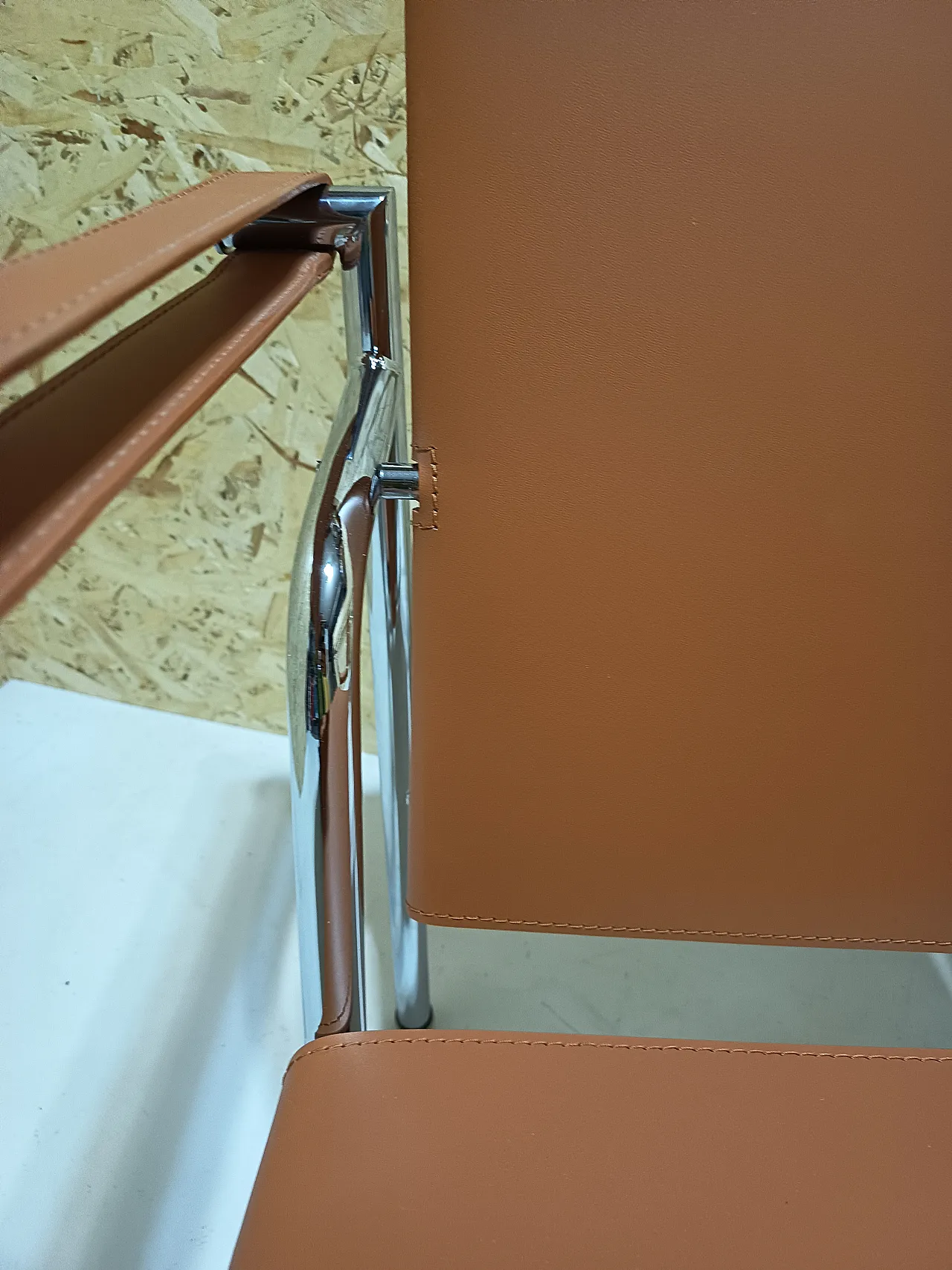 Pair of LC1 armchairs by Alivar in Cognac natural leather, 2000s 11