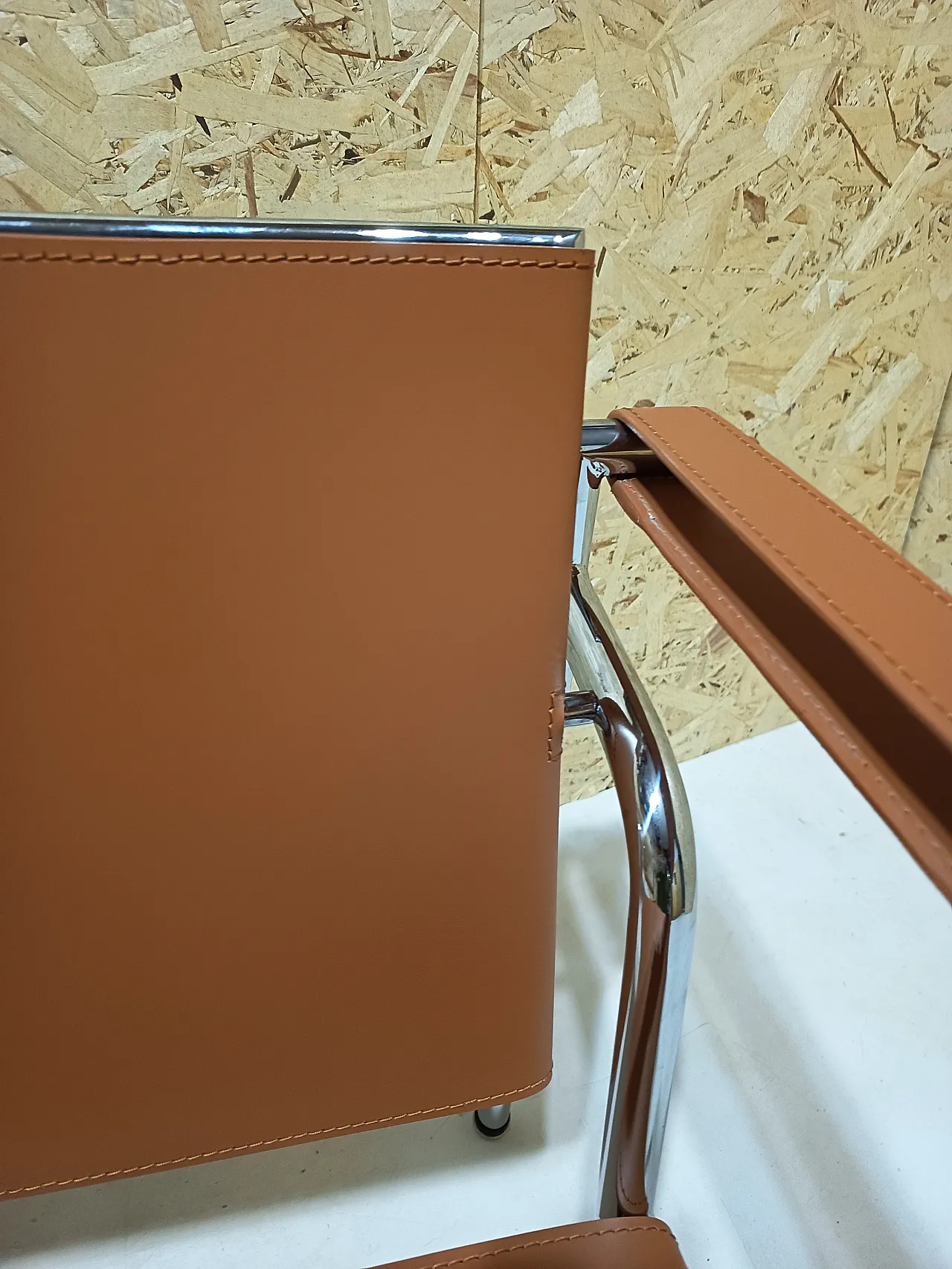 Pair of LC1 armchairs by Alivar in Cognac natural leather, 2000s 23