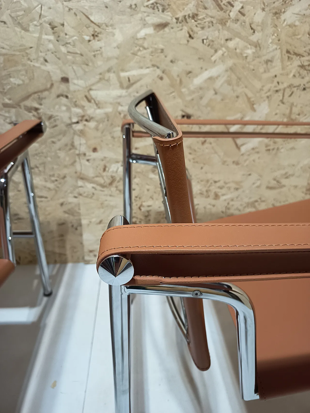 Pair of LC1 armchairs by Alivar in Cognac natural leather, 2000s 28