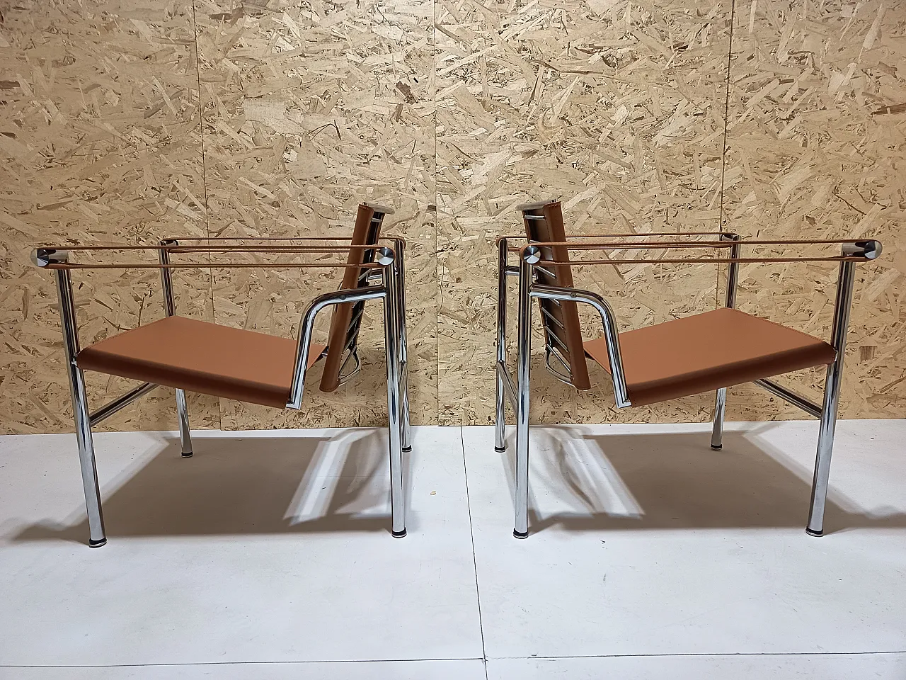Pair of LC1 armchairs by Alivar in Cognac natural leather, 2000s 32