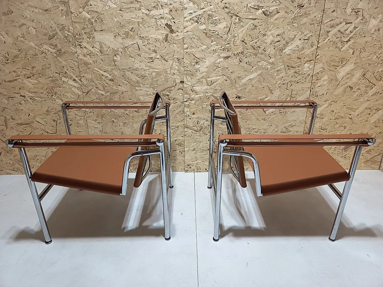 Pair of LC1 armchairs by Alivar in Cognac natural leather, 2000s 34