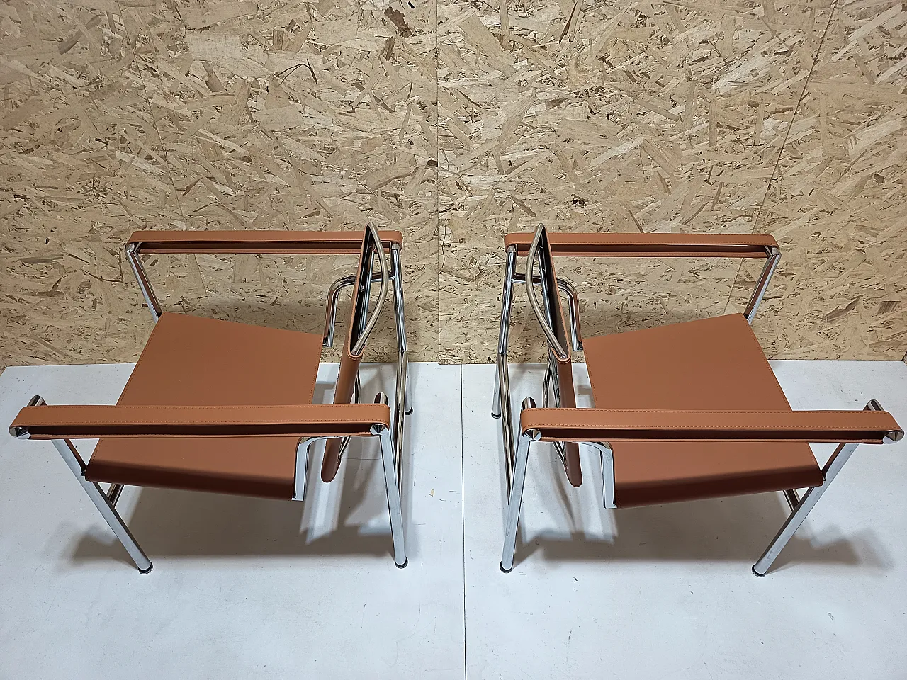 Pair of LC1 armchairs by Alivar in Cognac natural leather, 2000s 35