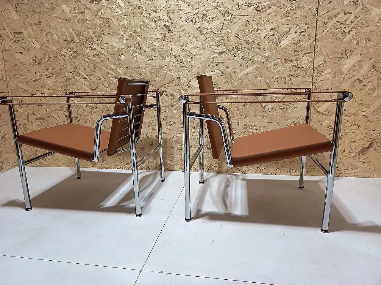 Pair of LC1 armchairs by Alivar in Cognac natural leather, 2000s 36