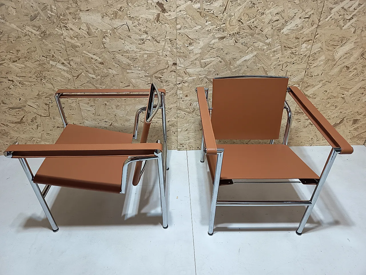 Pair of LC1 armchairs by Alivar in Cognac natural leather, 2000s 49