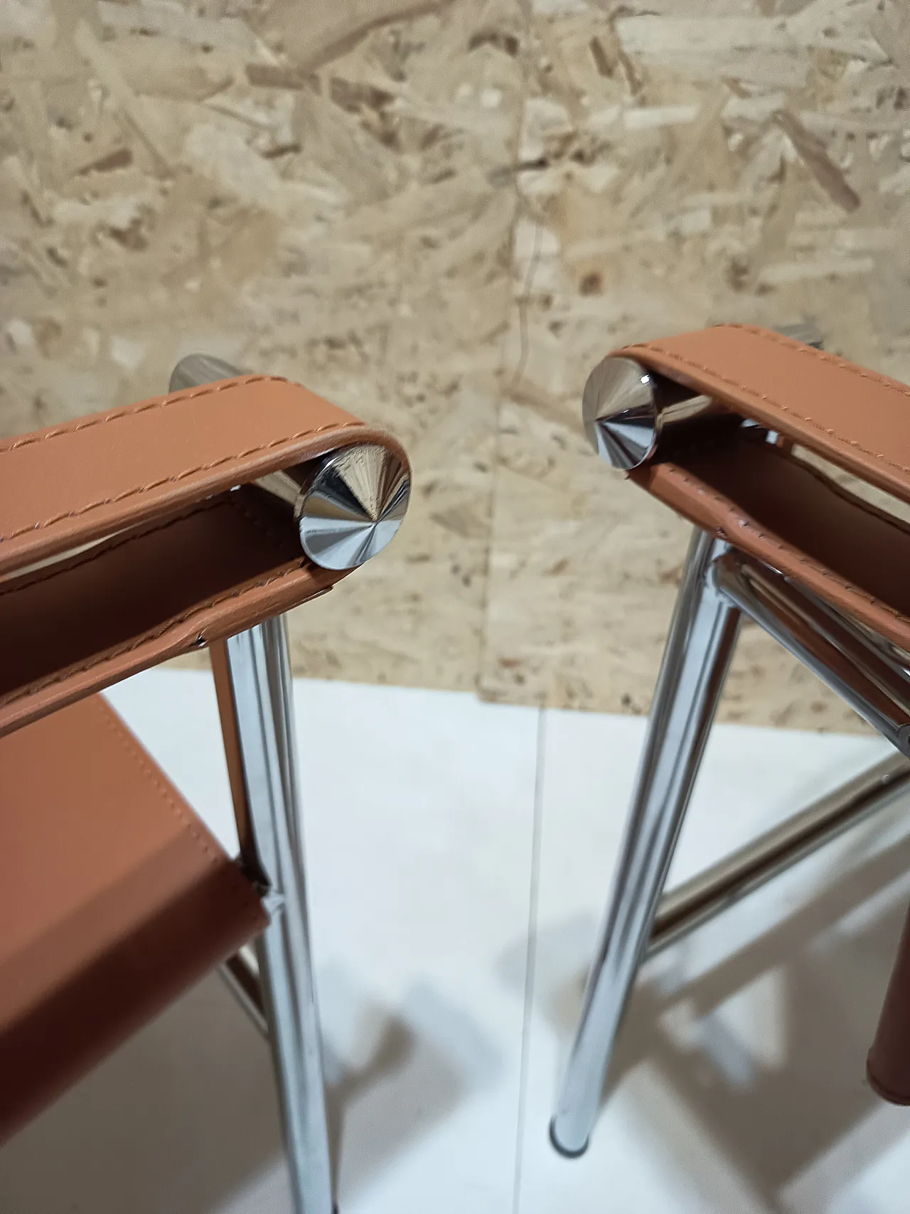 Pair of LC1 armchairs by Alivar in Cognac natural leather, 2000s 71