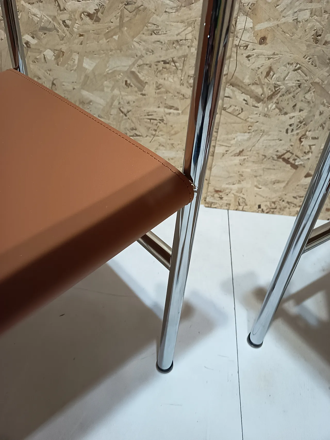 Pair of LC1 armchairs by Alivar in Cognac natural leather, 2000s 72