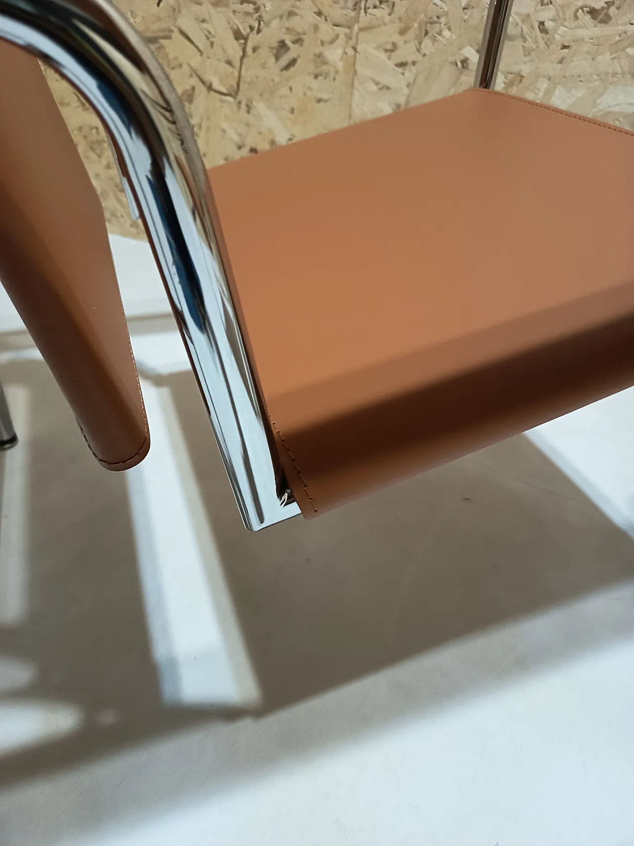 Pair of LC1 armchairs by Alivar in Cognac natural leather, 2000s 73