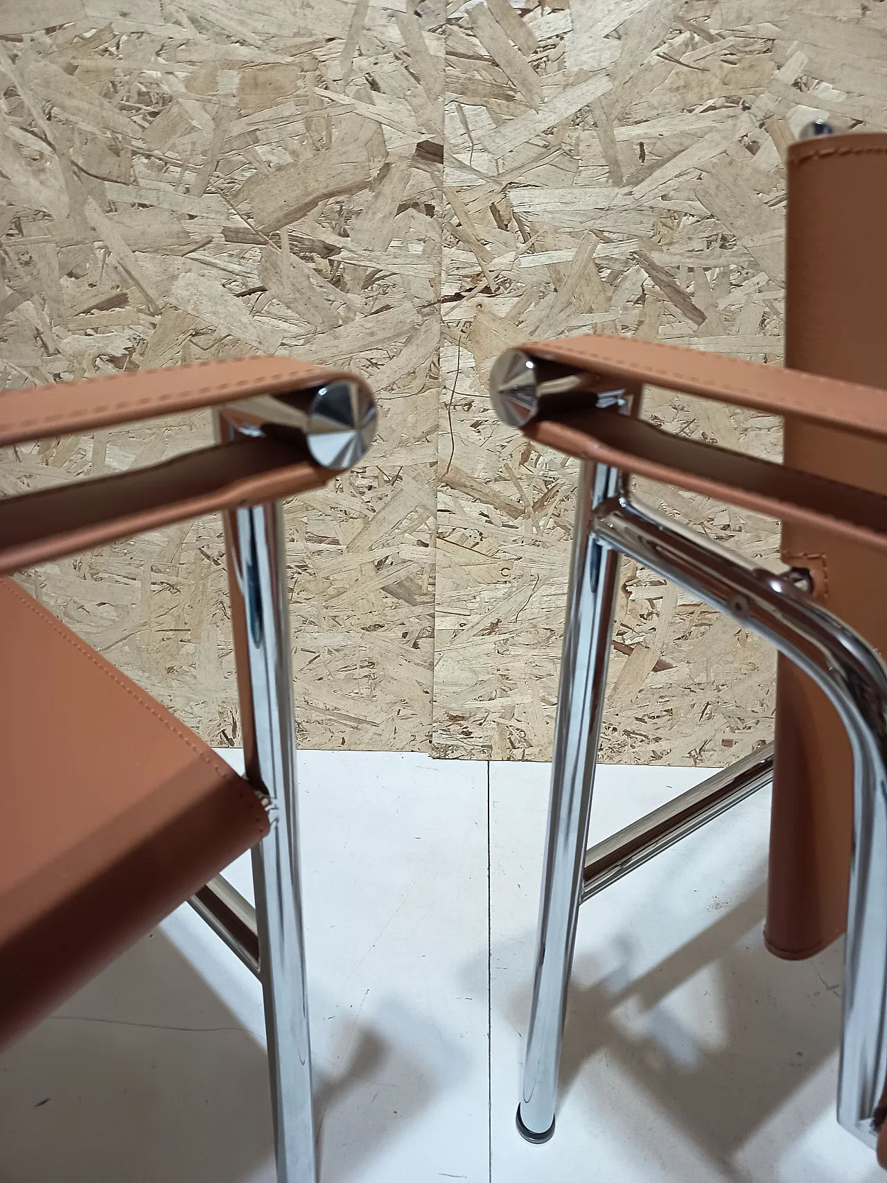 Pair of LC1 armchairs by Alivar in Cognac natural leather, 2000s 74