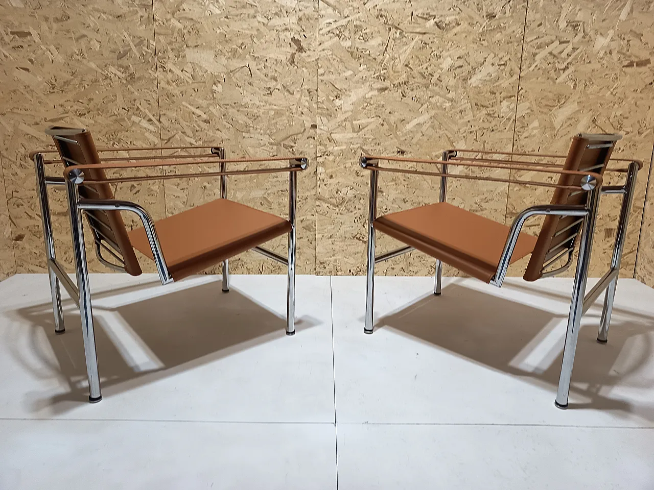 Pair of LC1 armchairs by Alivar in Cognac natural leather, 2000s 75