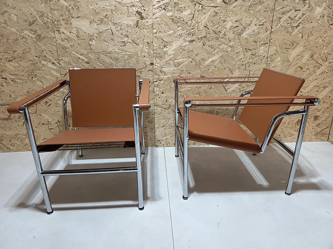 Pair of LC1 armchairs by Alivar in Cognac natural leather, 2000s 81