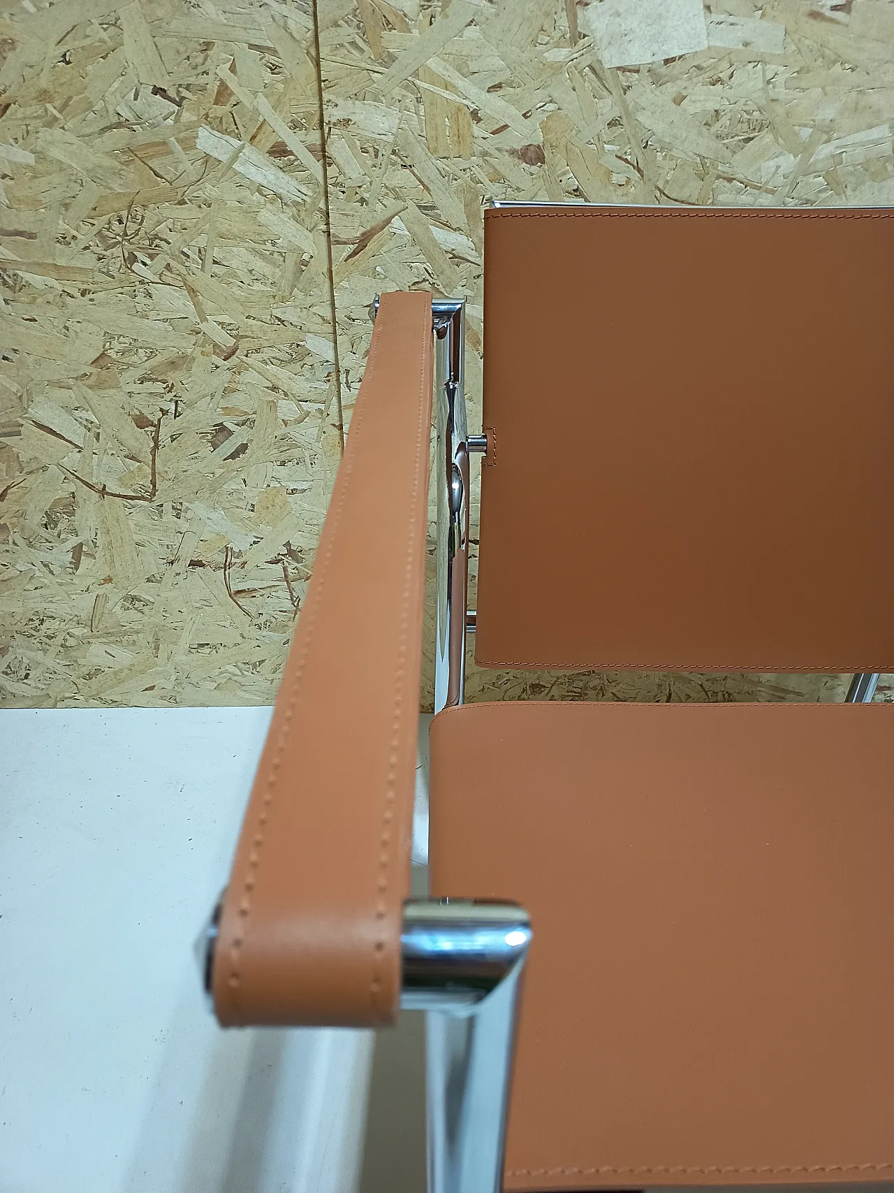 Pair of LC1 armchairs by Alivar in Cognac natural leather, 2000s 90
