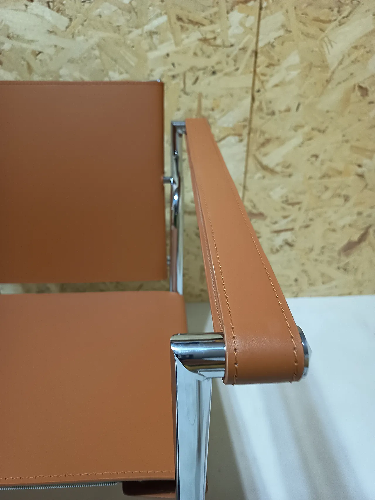 Pair of LC1 armchairs by Alivar in Cognac natural leather, 2000s 97