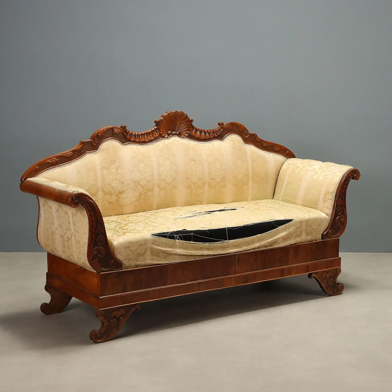 Boat sofa in walnut, 19th century 1