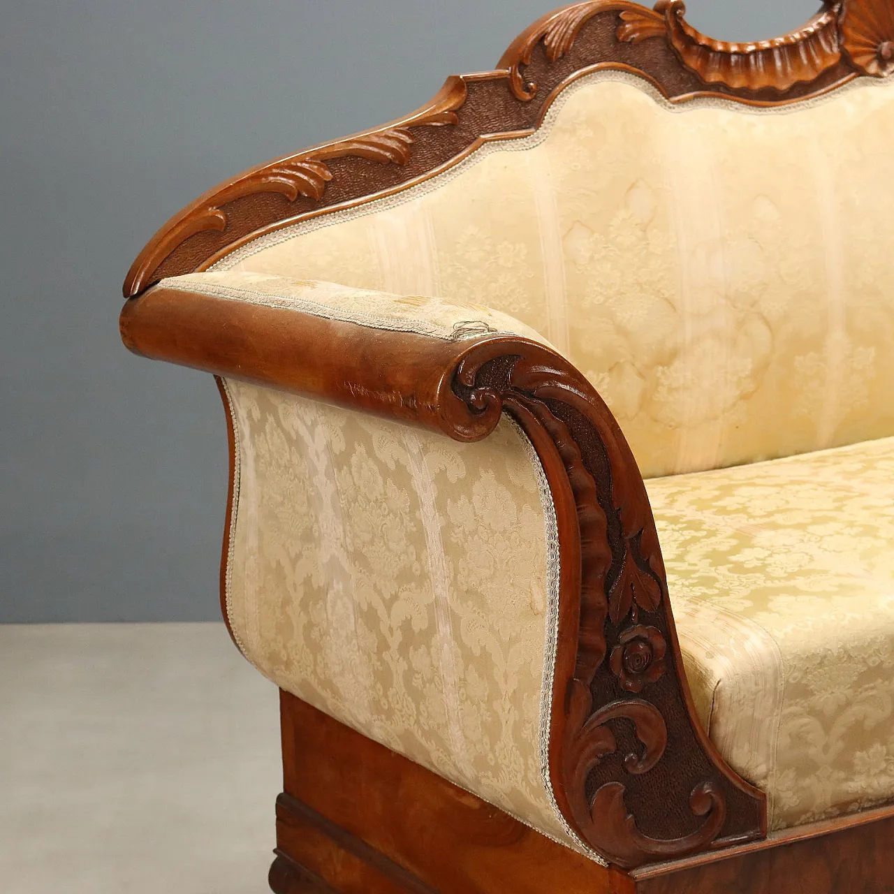Boat sofa in walnut, 19th century 4