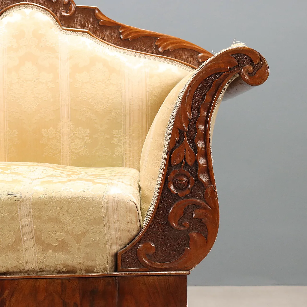 Boat sofa in walnut, 19th century 6