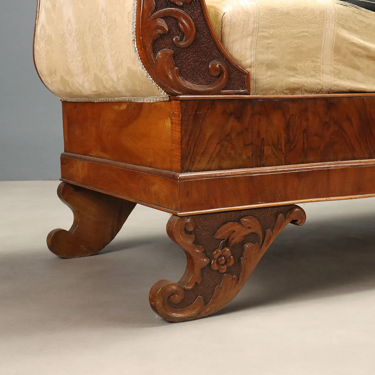 Boat sofa in walnut, 19th century 7