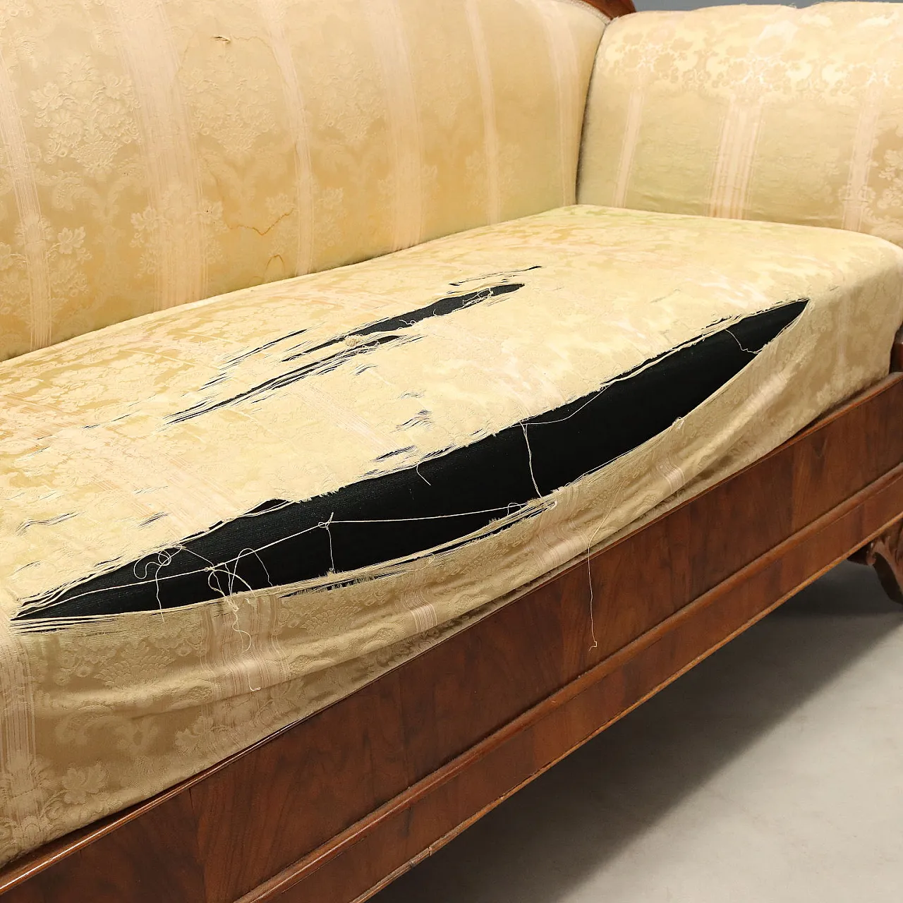 Boat sofa in walnut, 19th century 9