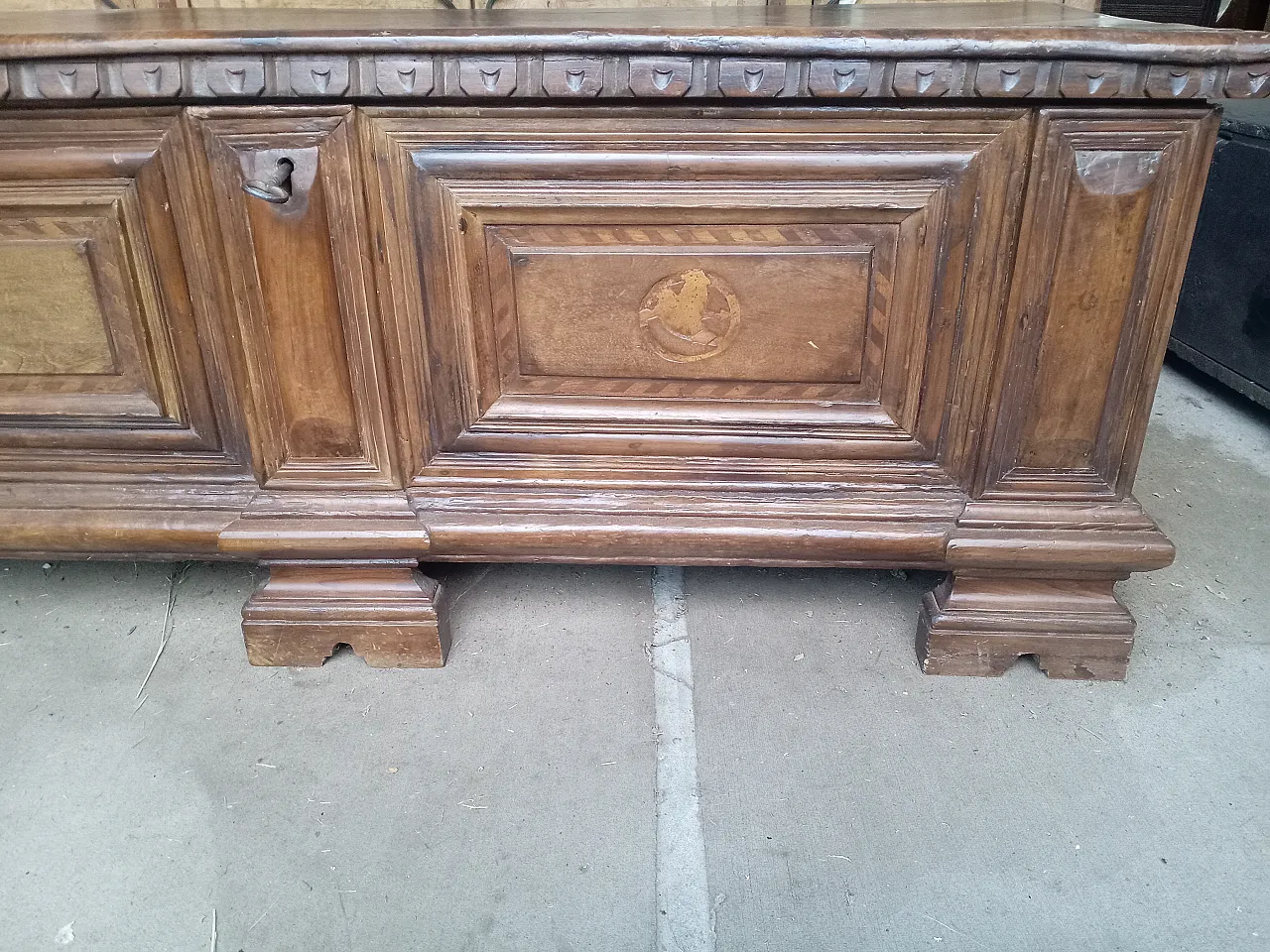 Northern Italian inlaid walnut chest, 17th century 3