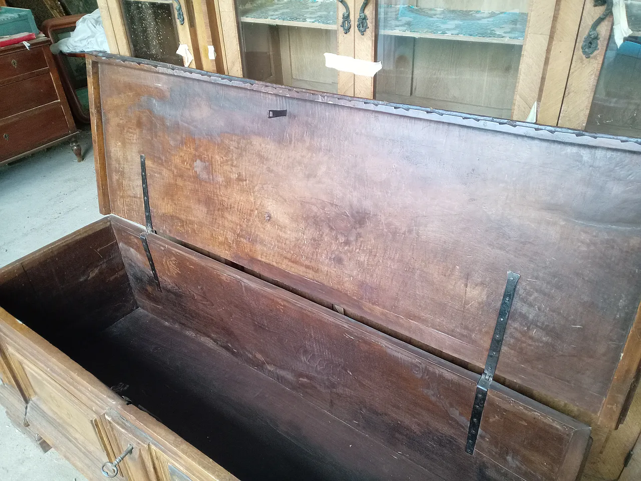 Northern Italian inlaid walnut chest, 17th century 6
