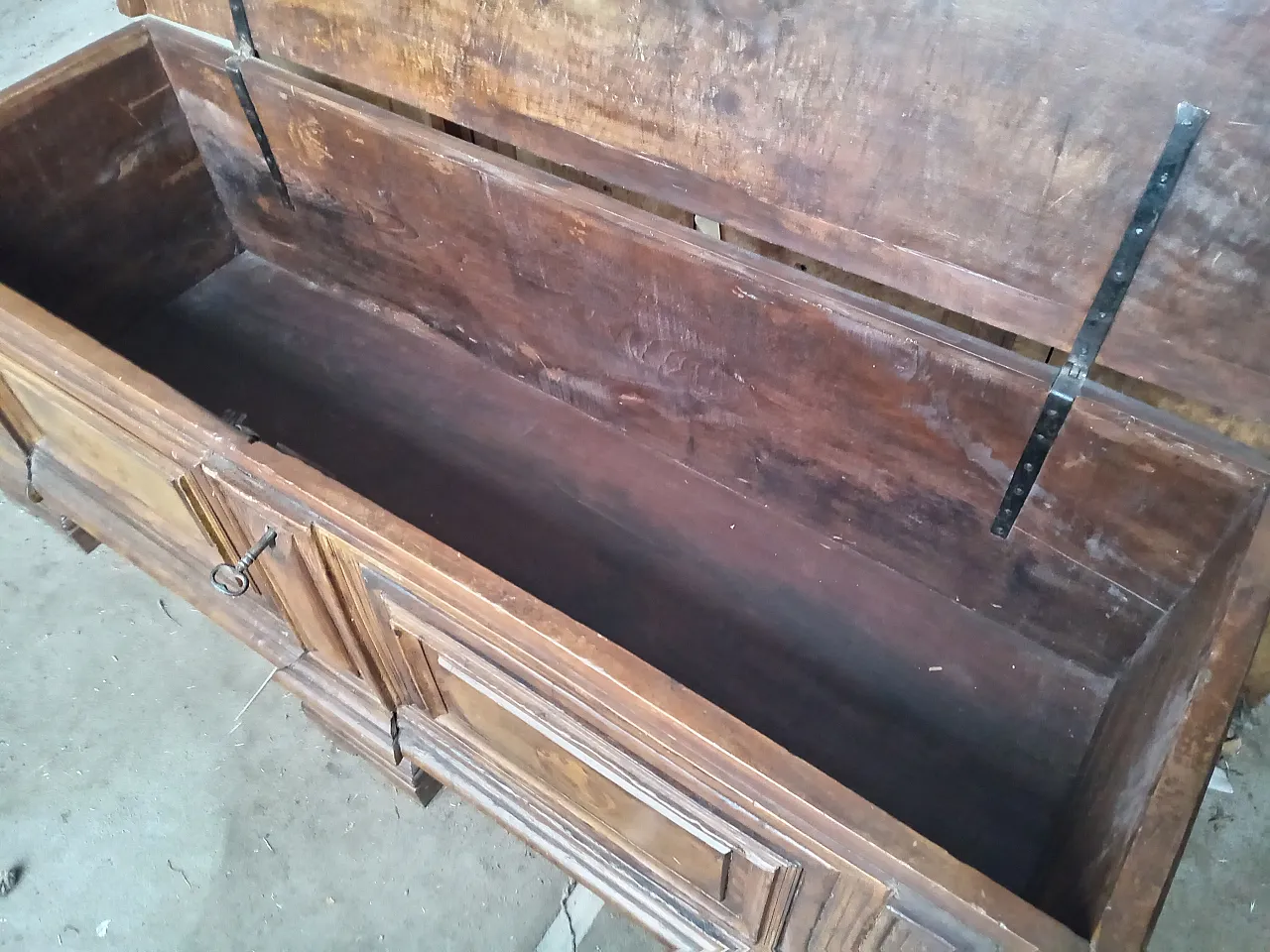 Northern Italian inlaid walnut chest, 17th century 7