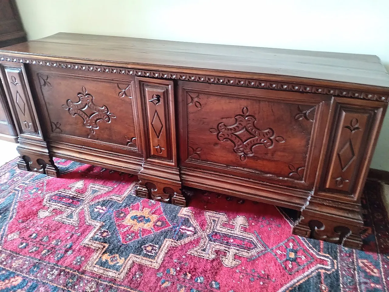 Renaissance chest in carved walnut, 17th century 5