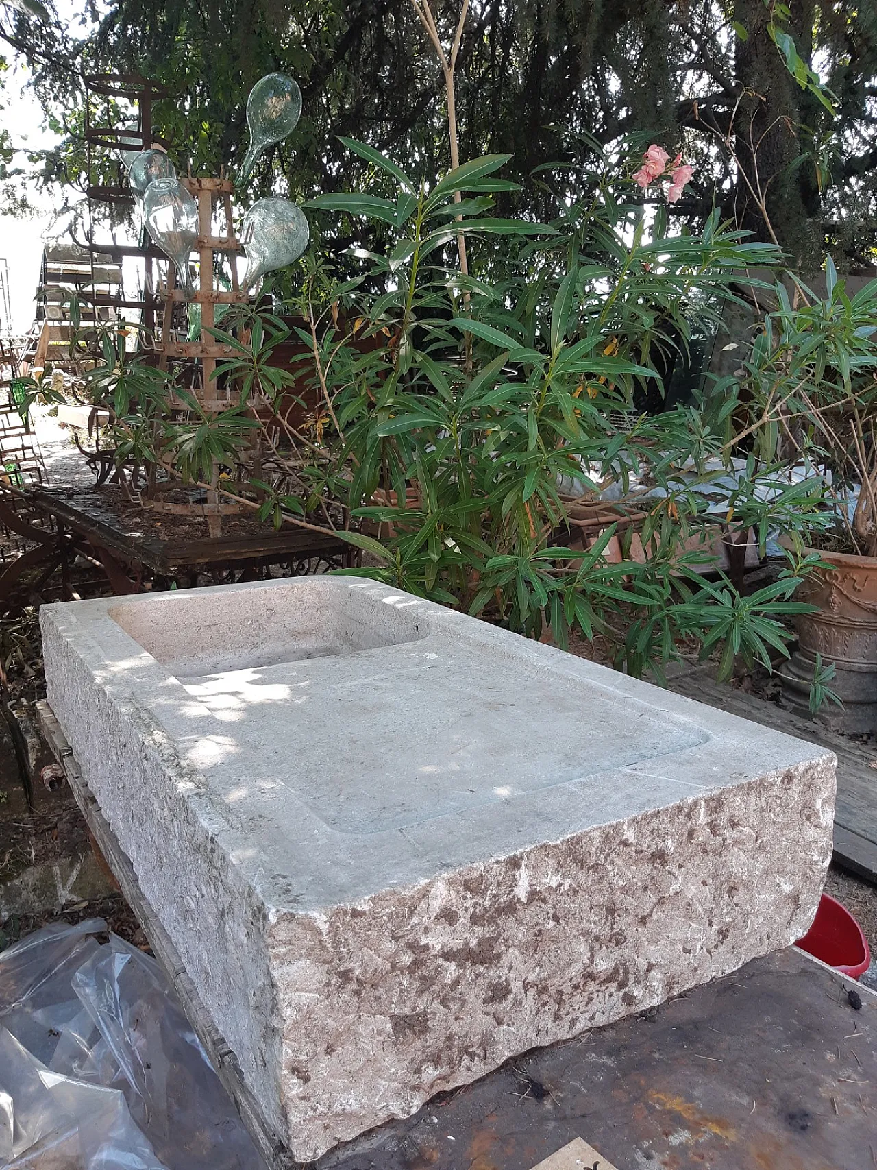 Bucket sink carved into stone from the late 19th century 1